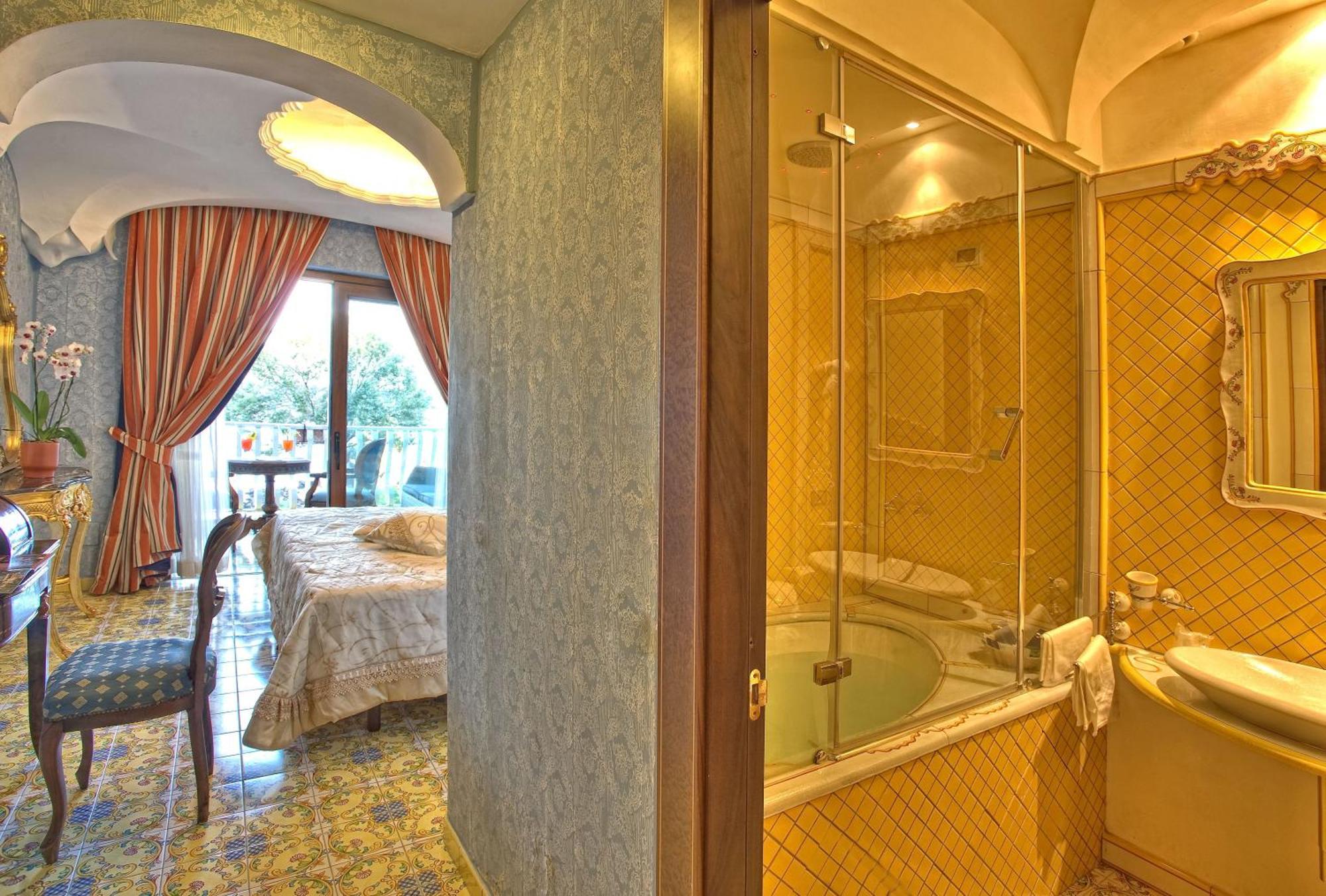 Delfini Hotel 4*