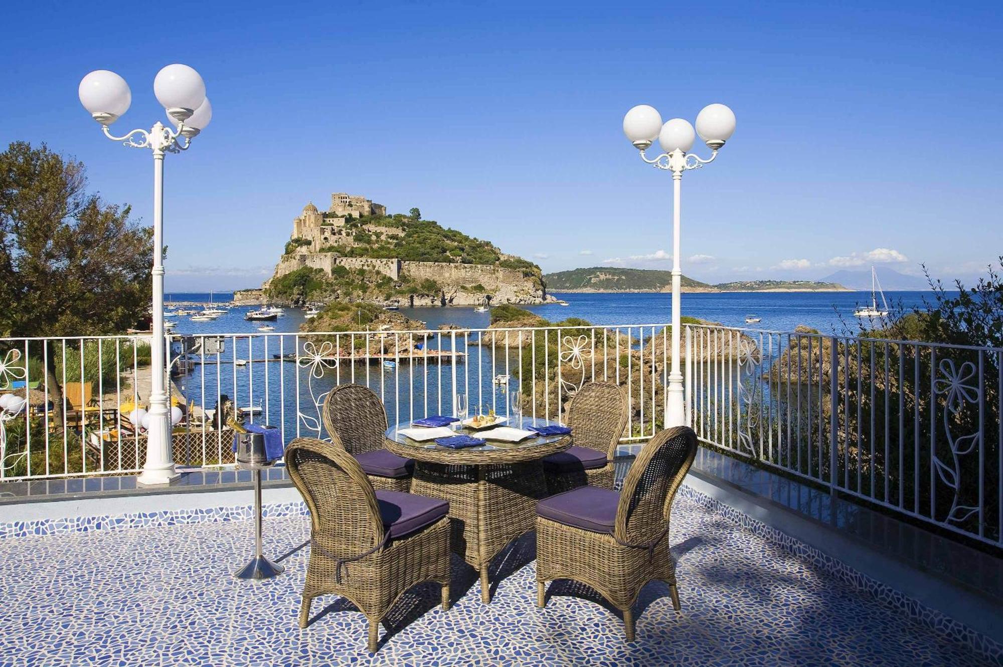 Delfini Ischia