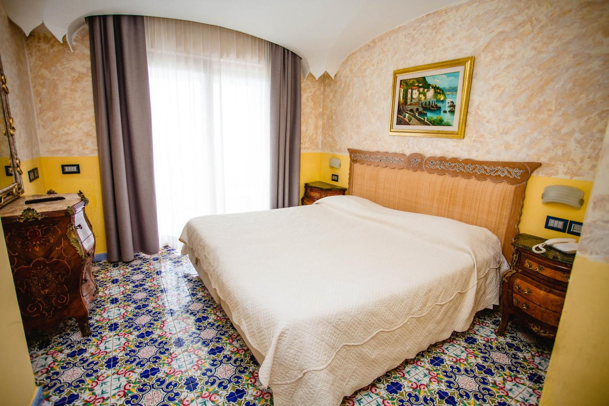 Delfini Hotel 4*