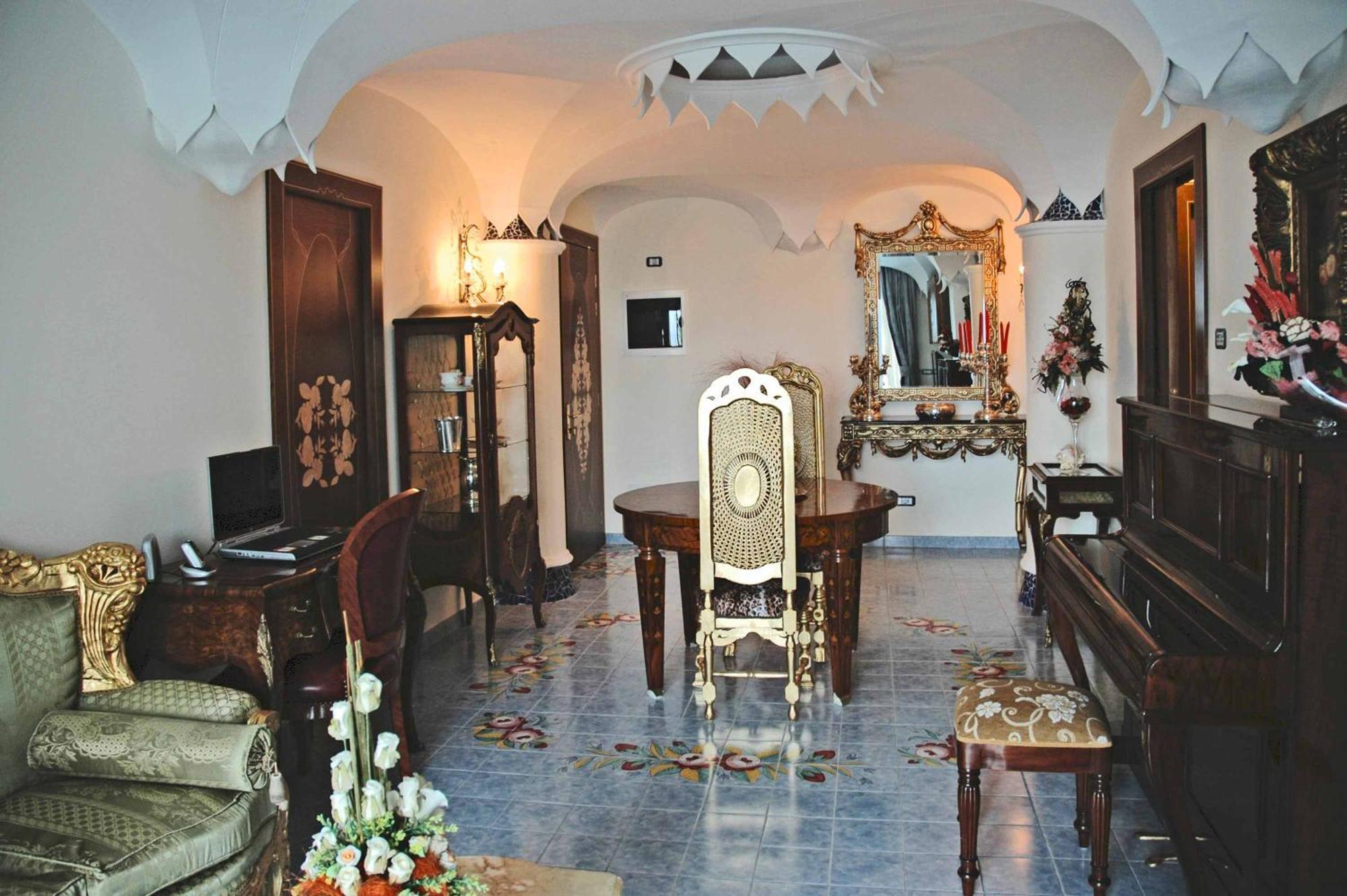 Delfini Ischia